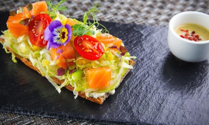 Брускетта с форелью