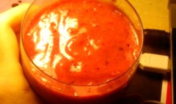 Смузи с грейпфрутом, бананом и клюквой