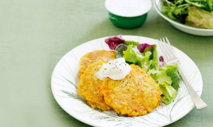 Острые оладьи с кукурузой и морковью