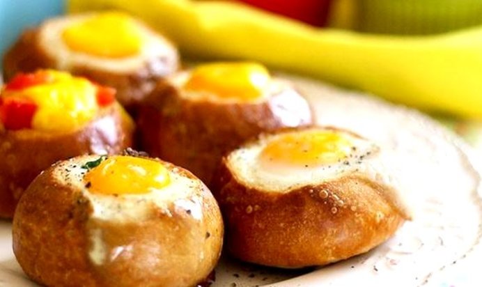 Яичница в хлебном горшочке