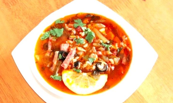 Солянка с томатной пастой