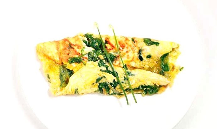 Омлет с зеленым луком и зеленым сыром