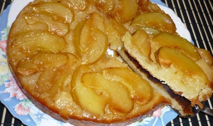 Шарлотка Яблоки в карамели