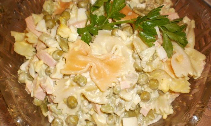 Салат Оливье с макаронами
