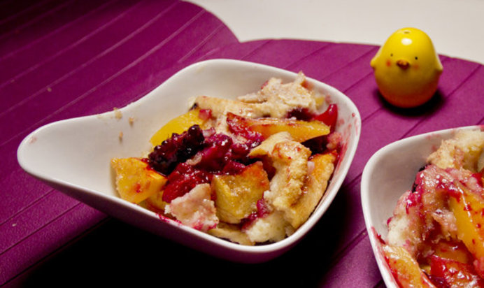 Коблер с манго и ежевикой