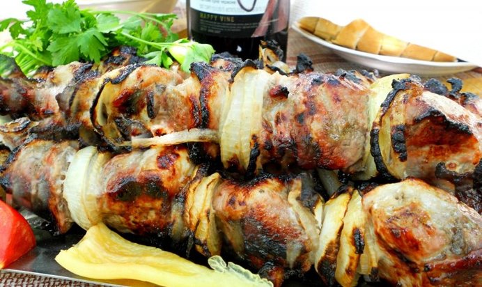 Шашлык из свинины с лимоном и луком