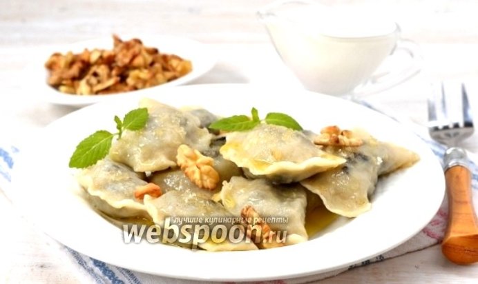 Вареники с черносливом и орехами