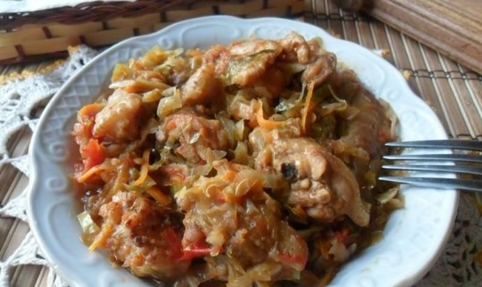 Солянка из капусты с мясом