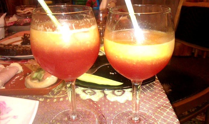 Персиковый коктейль с малиновым ликером