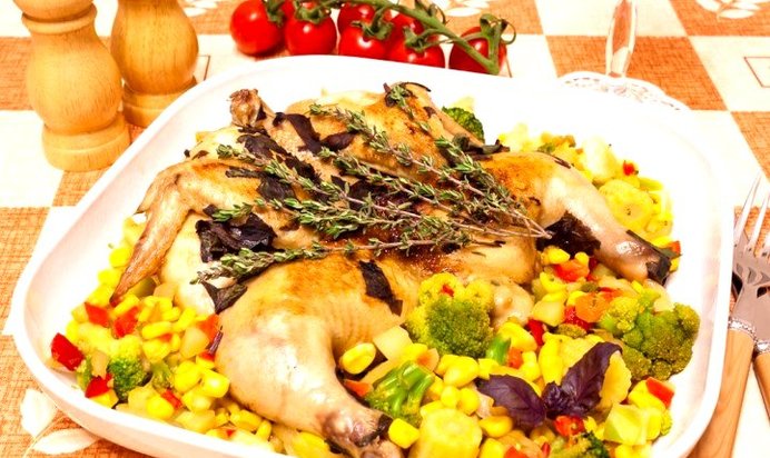 Цыпленок в белом вине с ароматными травами