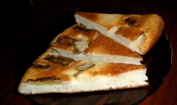 Шарлотка с яблоками и ревенем