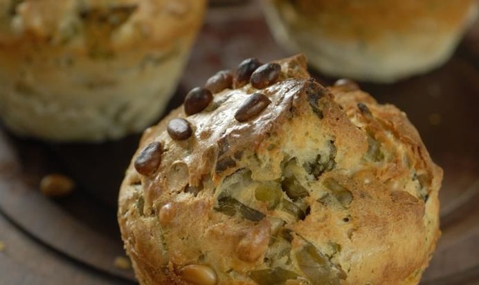 Маффины с щавелем и кедровыми орешками