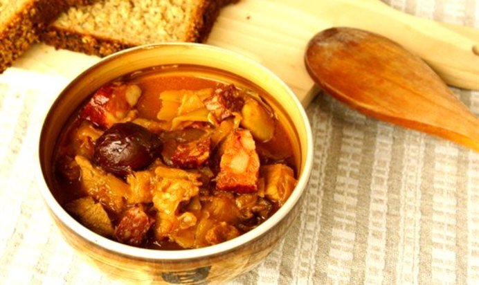 Солянка мясная с квашеной капустой