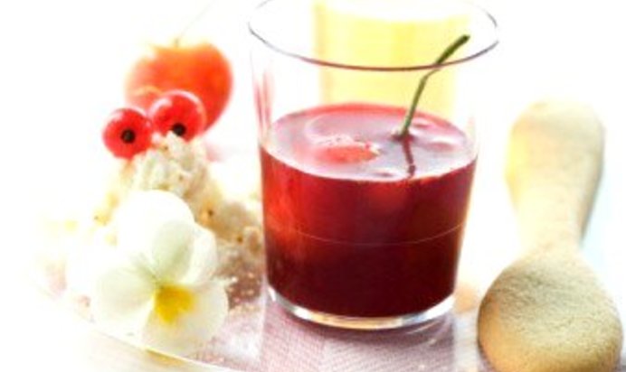 Компот из свежих яблок и вишен