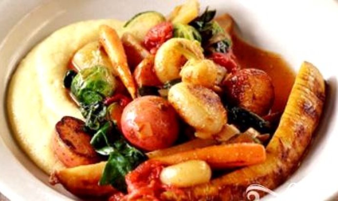 Овощное рагу с полентой