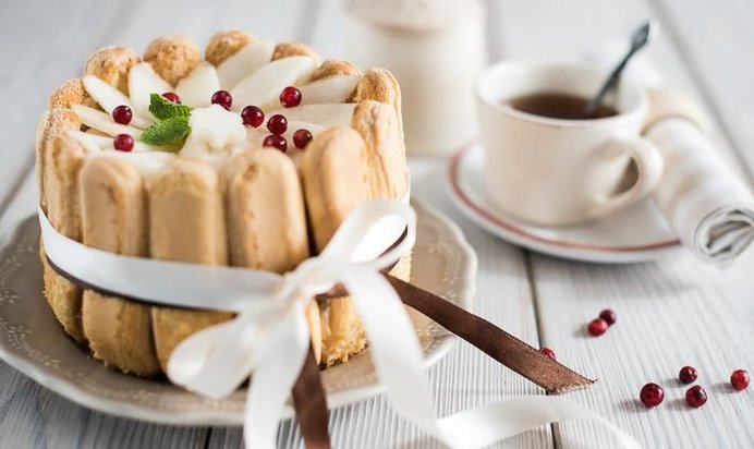 Шарлотка с савоярди