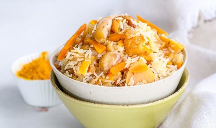 Постный плов с овощами и сухофруктами