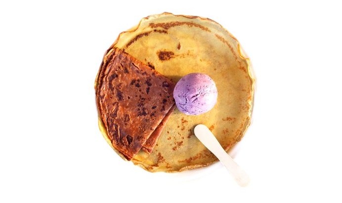 Мороженое на зеленом чае с голубым сыром и чайные блины