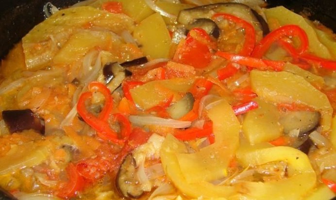 Овощное рагу тушеное с баклажанами и кабачком