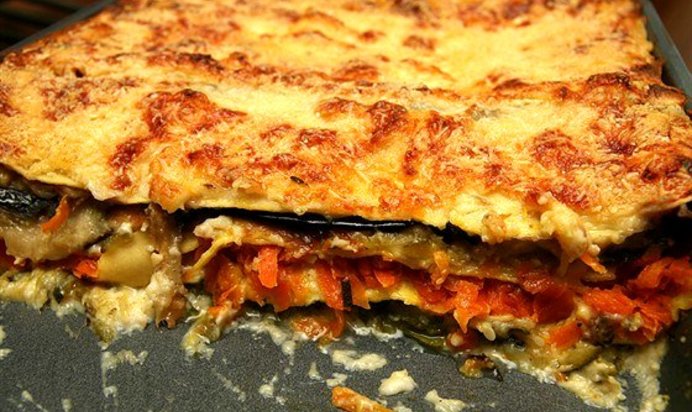 Лазанья с баклажанами, песто, фундуком и петрушкой