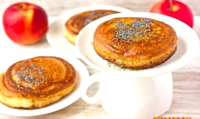 Медовые оладьи с яблочной «сердцевиной»