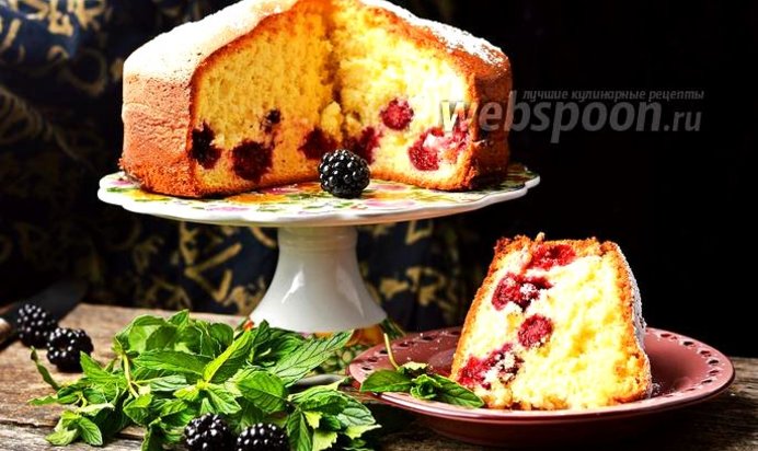 Шарлотка с ежевикой