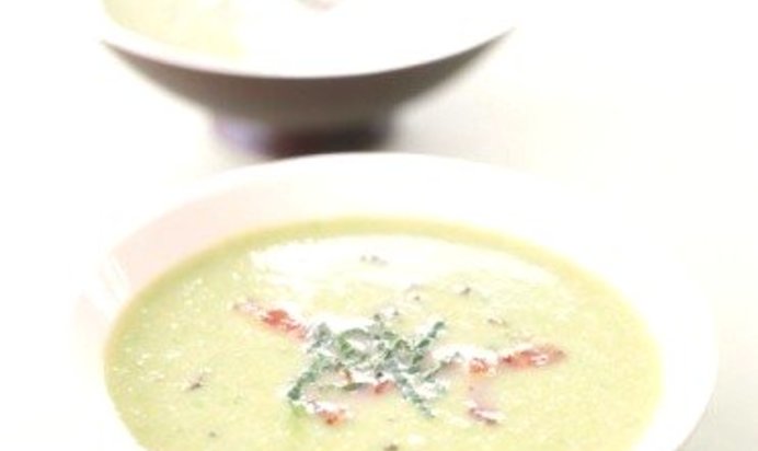 Гороховый суп с ветчиной и петрушкой