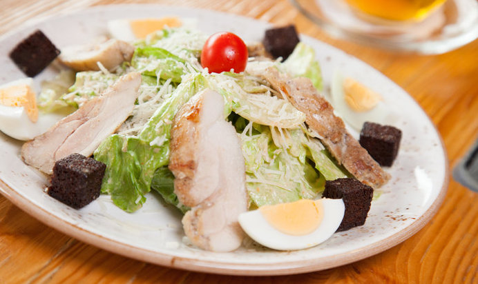 Салат «Цезарь» с курицей