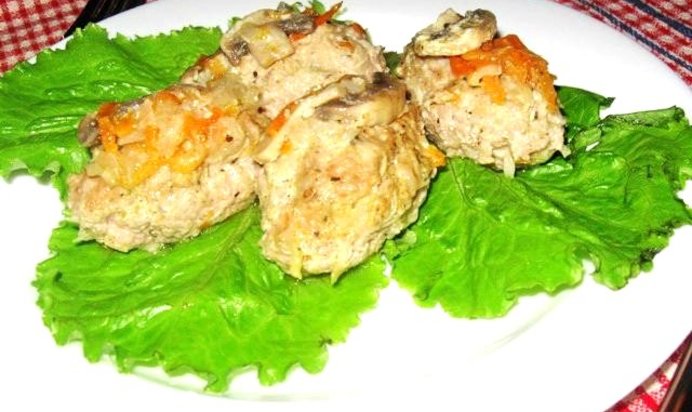 Ленивые голубцы в сметанно-грибном соусе