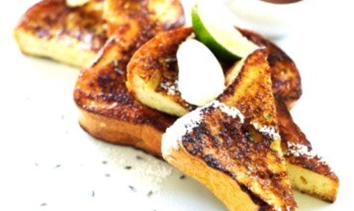 Французские тосты с чернично-лимонной начинкой