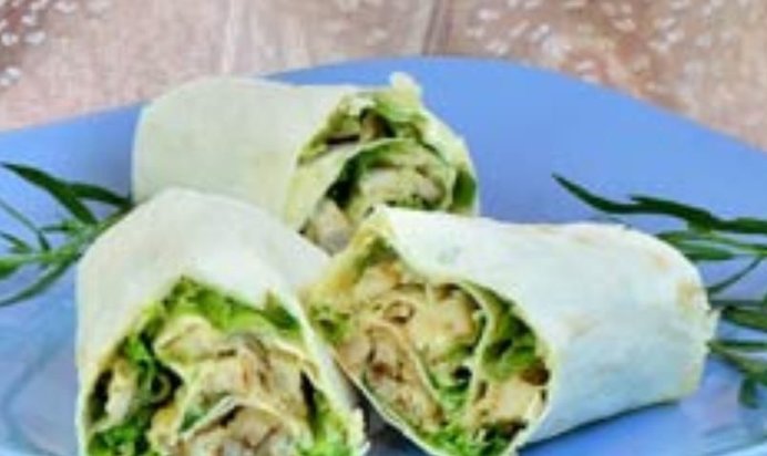 Салат Цезарь в лаваше