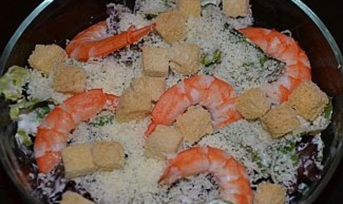 Салат Цезарь с креветками