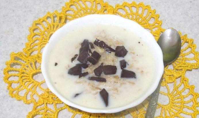 Овсяная каша на молоке с шоколадом