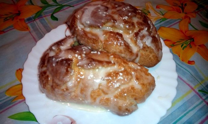 Заварное пирожное с масляно-белковой глазурью