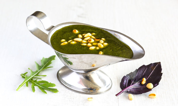 Песто из рукколы и фиолетового базилика