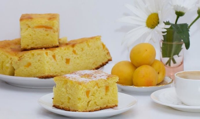 Сливочная шарлотка с абрикосами