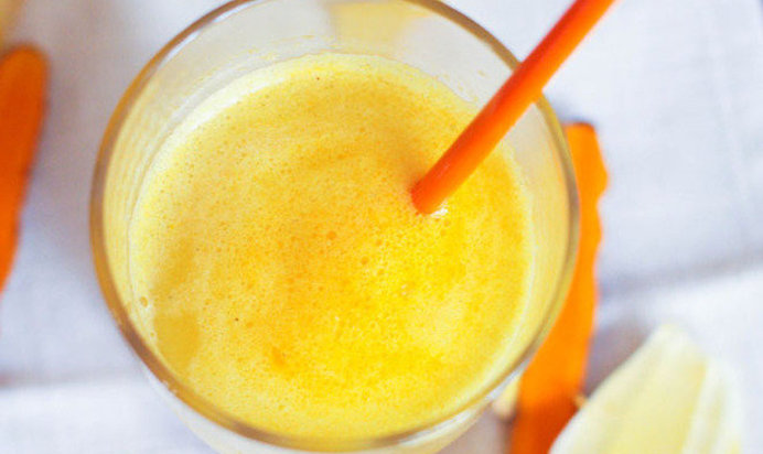 Домашний лимонад с имбирем и куркумой