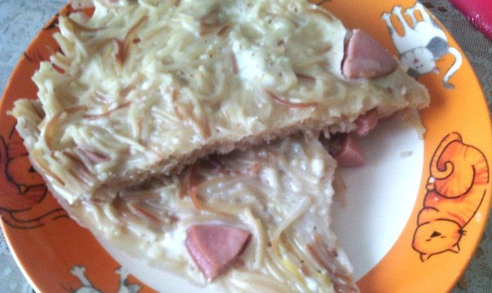 Вермишель в омлете с сардельками