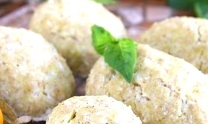 Паровые рыбные котлеты с перловкой