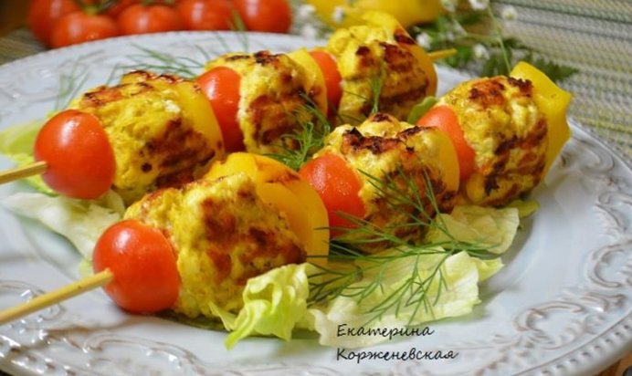 Шашлыки из рубленного мяса с овощами