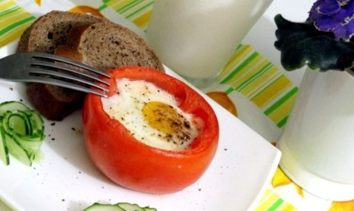 Яичница в помидорах в духовке