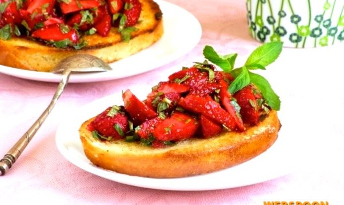 Гренки с клубникой