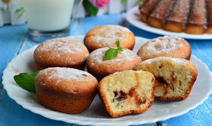 Кексы на кефире с джемом