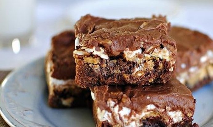 Шоколадные пирожные с орехами пекан