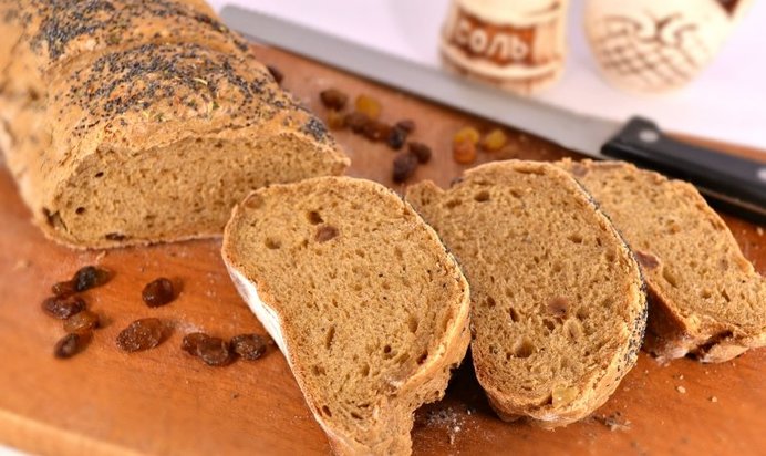 Пшенично-ржаной батон с изюмом