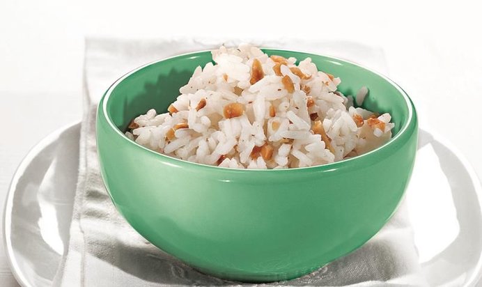 Рис с арахисом и соусом песто