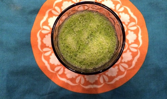 Зеленый смузи со шпинатом и грушами