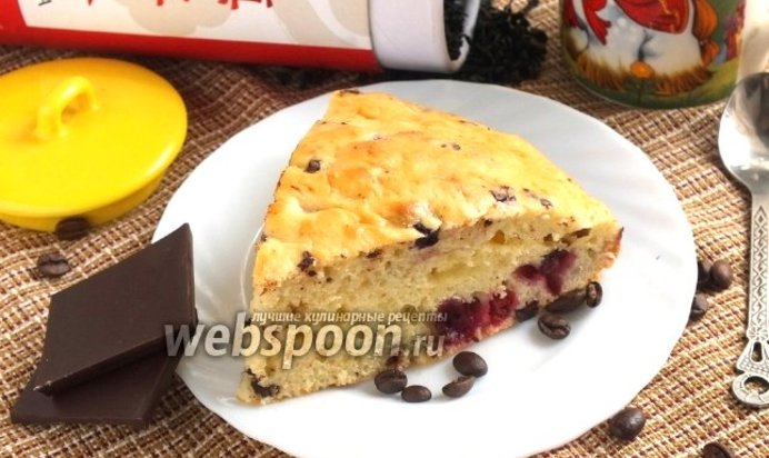 Сметанник с ягодами и кофейным шоколадом