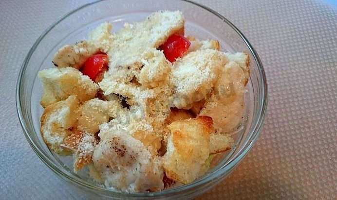 Салат Цезарь с курицей домашними сухариками