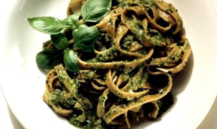 Паста с соусом песто из рукколы и грецких орехов